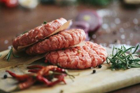 Produkcja i pakowanie mięsa do hamburgerów -12.97 euro brutto+dodatki !